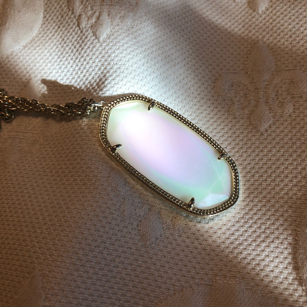 EUC Kendra Scott Rae Necklace White Iridescent HTF - Picture 4 of 9